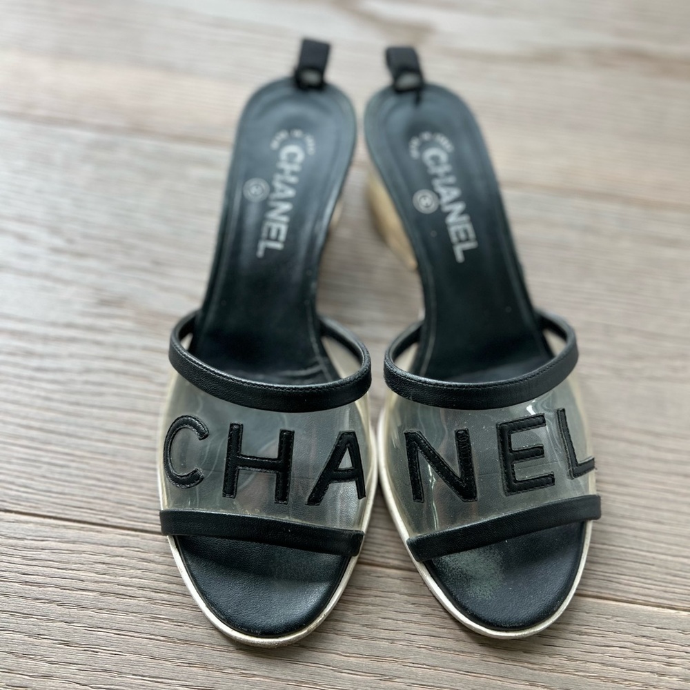 2019 Chanel Interlocking CC Logo Slides - Picture 14 of 15